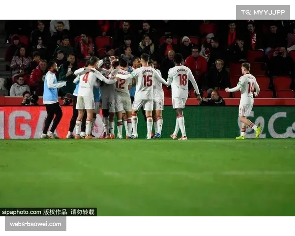 雨中激战90分钟：埃尔切与西班牙人为保级殊死一搏